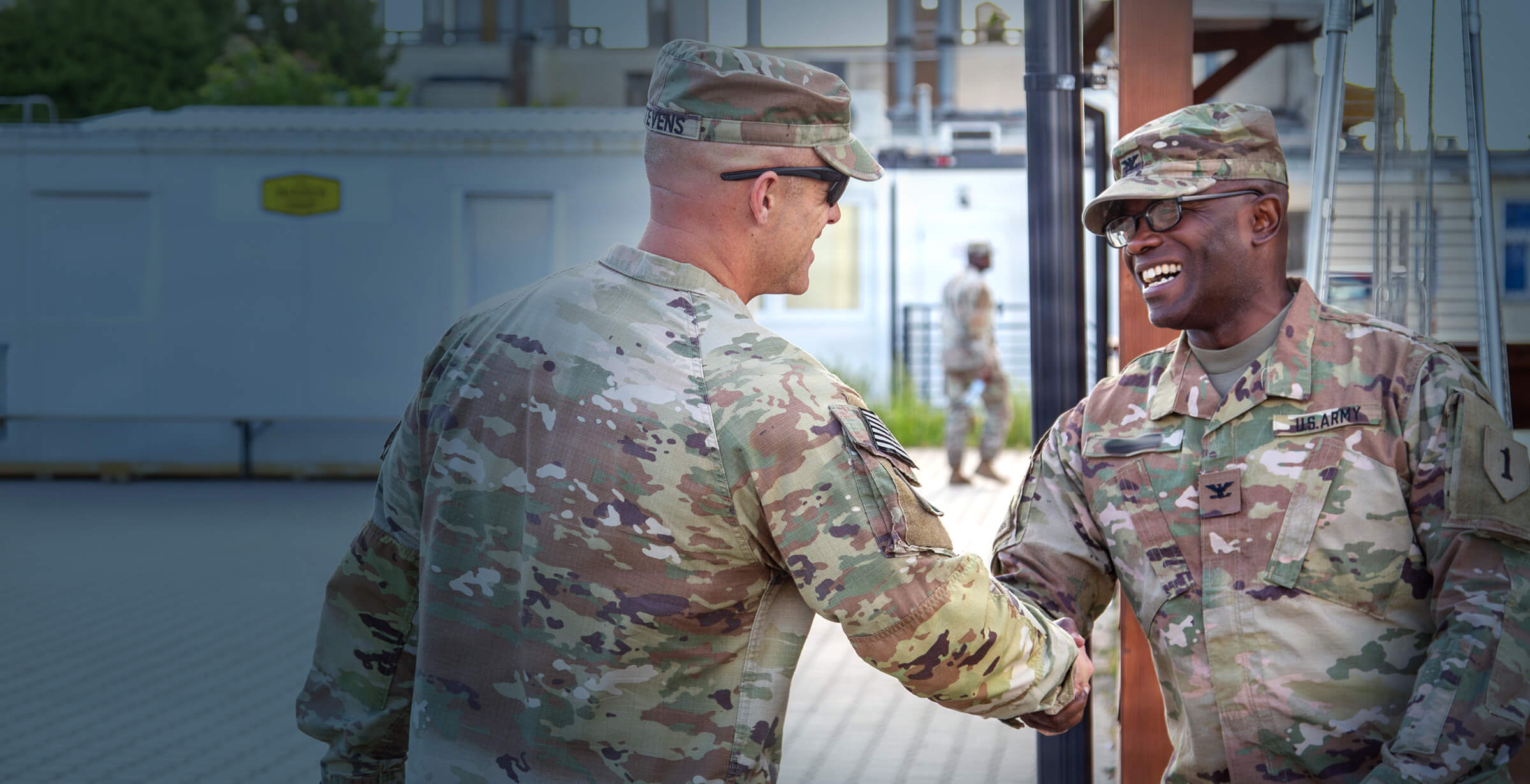 Two members of the military shaking hands.
